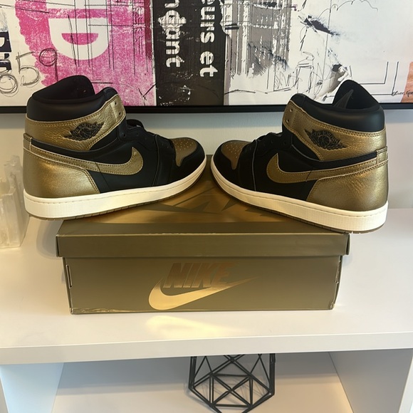 Nike Air Jordan 1 Retro High OG Black & Metallic Gold, Size 11 - Picture 4 of 8